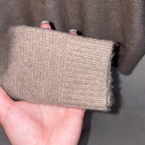 Forever 21 Open Back Cut Out Sweater - Picture 3 of 4